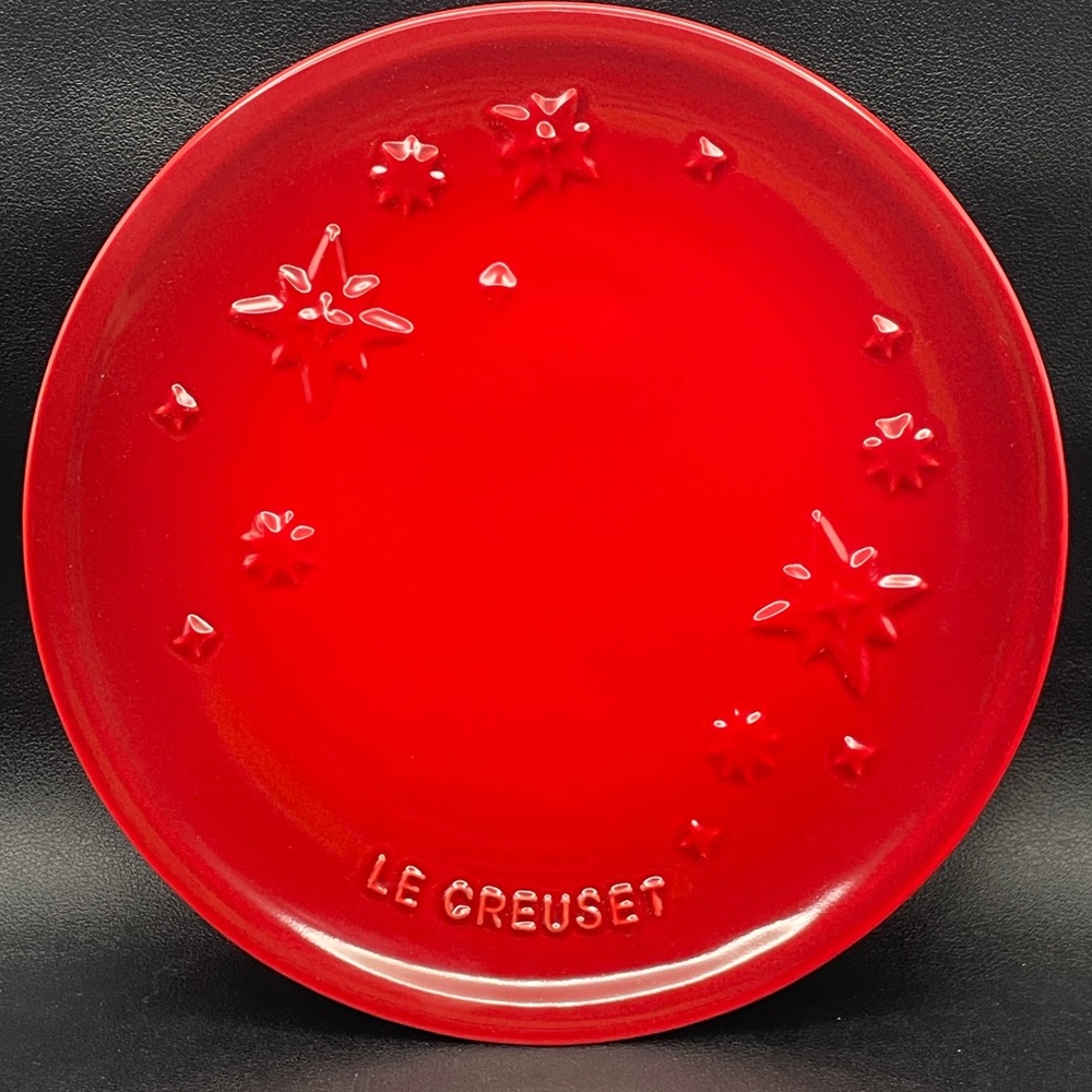 Le Creuset Stoneware STAR Relief Plate Cerise RED Round 19cm